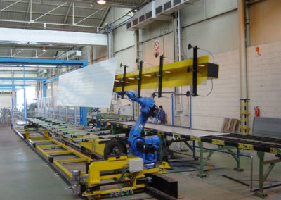 Manipulación con robot de paneles de hasta 12m de largo